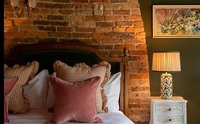 Historic, Hidden, Cosy, Log Burner, 10Mins Walk To Holmfirth